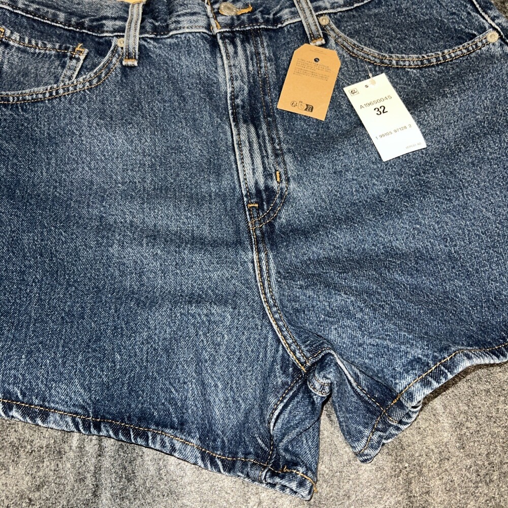 Levi's Women's High-Rise Baggy Shorts Woman Size 32 NWT Premium - Picture 3 of 9